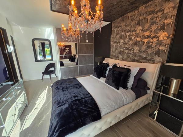 Gordes (84220) PROPRIETE D'EXCEPTION - ELEGANCE ET RAFFINEMENT - GORDES