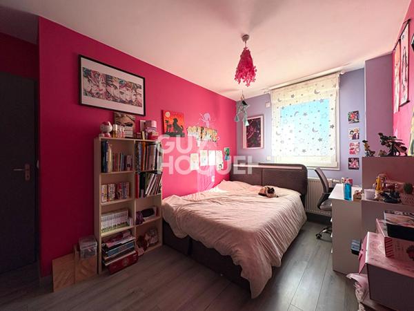 Maison récente avec 3 chambres, garage et terrain arboré et plat - DPE B