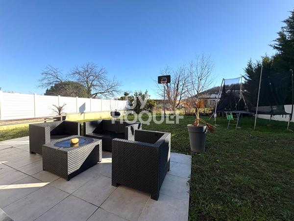 Maison récente avec 3 chambres, garage et terrain arboré et plat - DPE B