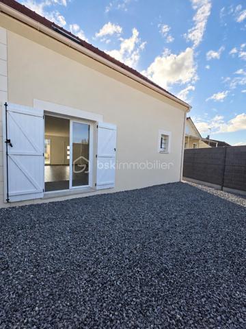 🏡 À VENDRE – CAUFFRY 🏡

Découvrez ce pavillon récent de 2022, idéal pour une famille à la recherche d’un logement moderne et fonctionnel.

✨ Au rez-de-chaussée : 
• Une entrée sur cuisine a aménagée 
• Un agréable séjour double
• Une salle d’eau avec WC
• Acces terasse 

🛏️ À l’étage :
• Un palier desservant 3 chambres
• Une salle d’eau avec WC

⚡ Chauffage électrique
🚗 Accès véhicules
🌿 Terrain de 174 m²

Un bien récent et fonctionnel, à découvrir sans tarder !

📞 Pour plus d’informations ou organiser une visite, contactez-moi.