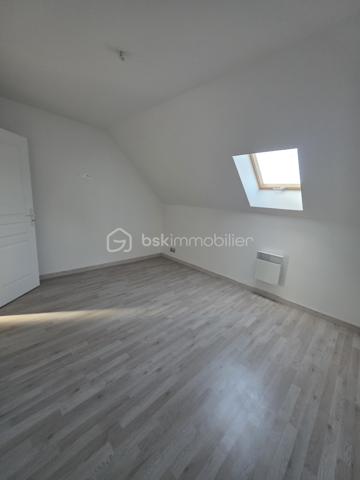 🏡 À VENDRE – CAUFFRY 🏡

Découvrez ce pavillon récent de 2022, idéal pour une famille à la recherche d’un logement moderne et fonctionnel.

✨ Au rez-de-chaussée : 
• Une entrée sur cuisine a aménagée 
• Un agréable séjour double
• Une salle d’eau avec WC
• Acces terasse 

🛏️ À l’étage :
• Un palier desservant 3 chambres
• Une salle d’eau avec WC

⚡ Chauffage électrique
🚗 Accès véhicules
🌿 Terrain de 174 m²

Un bien récent et fonctionnel, à découvrir sans tarder !

📞 Pour plus d’informations ou organiser une visite, contactez-moi.