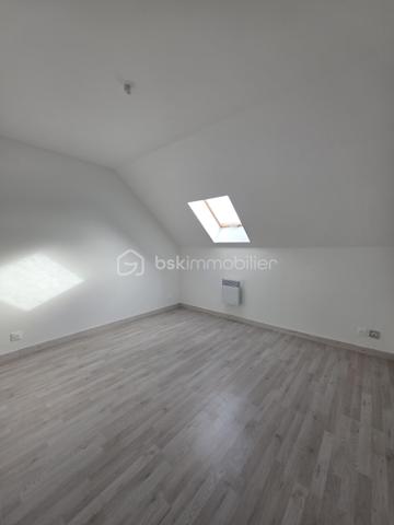 🏡 À VENDRE – CAUFFRY 🏡

Découvrez ce pavillon récent de 2022, idéal pour une famille à la recherche d’un logement moderne et fonctionnel.

✨ Au rez-de-chaussée : 
• Une entrée sur cuisine a aménagée 
• Un agréable séjour double
• Une salle d’eau avec WC
• Acces terasse 

🛏️ À l’étage :
• Un palier desservant 3 chambres
• Une salle d’eau avec WC

⚡ Chauffage électrique
🚗 Accès véhicules
🌿 Terrain de 174 m²

Un bien récent et fonctionnel, à découvrir sans tarder !

📞 Pour plus d’informations ou organiser une visite, contactez-moi.