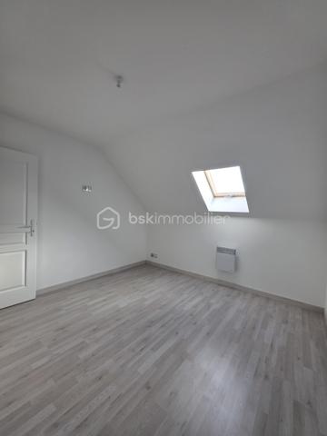 🏡 À VENDRE – CAUFFRY 🏡

Découvrez ce pavillon récent de 2022, idéal pour une famille à la recherche d’un logement moderne et fonctionnel.

✨ Au rez-de-chaussée : 
• Une entrée sur cuisine a aménagée 
• Un agréable séjour double
• Une salle d’eau avec WC
• Acces terasse 

🛏️ À l’étage :
• Un palier desservant 3 chambres
• Une salle d’eau avec WC

⚡ Chauffage électrique
🚗 Accès véhicules
🌿 Terrain de 174 m²

Un bien récent et fonctionnel, à découvrir sans tarder !

📞 Pour plus d’informations ou organiser une visite, contactez-moi.