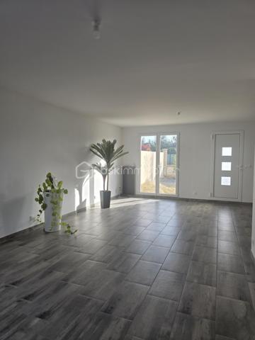 🏡 À VENDRE – CAUFFRY 🏡

Découvrez ce pavillon récent de 2022, idéal pour une famille à la recherche d’un logement moderne et fonctionnel.

✨ Au rez-de-chaussée : 
• Une entrée sur cuisine a aménagée 
• Un agréable séjour double
• Une salle d’eau avec WC
• Acces terasse 

🛏️ À l’étage :
• Un palier desservant 3 chambres
• Une salle d’eau avec WC

⚡ Chauffage électrique
🚗 Accès véhicules
🌿 Terrain de 174 m²

Un bien récent et fonctionnel, à découvrir sans tarder !

📞 Pour plus d’informations ou organiser une visite, contactez-moi.