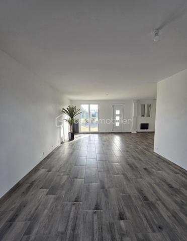 🏡 À VENDRE – CAUFFRY 🏡

Découvrez ce pavillon récent de 2022, idéal pour une famille à la recherche d’un logement moderne et fonctionnel.

✨ Au rez-de-chaussée : 
• Une entrée sur cuisine a aménagée 
• Un agréable séjour double
• Une salle d’eau avec WC
• Acces terasse 

🛏️ À l’étage :
• Un palier desservant 3 chambres
• Une salle d’eau avec WC

⚡ Chauffage électrique
🚗 Accès véhicules
🌿 Terrain de 174 m²

Un bien récent et fonctionnel, à découvrir sans tarder !

📞 Pour plus d’informations ou organiser une visite, contactez-moi.