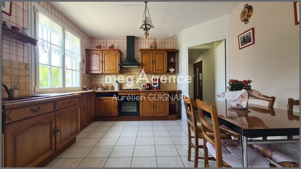 Maison à BRESSUIRE, 79300 - 9 pièces 107m²