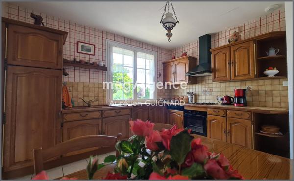 Maison à BRESSUIRE, 79300 - 9 pièces 107m²