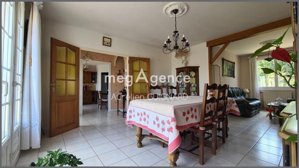 Maison à BRESSUIRE, 79300 - 9 pièces 107m²