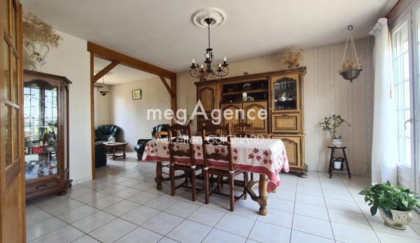 Maison à BRESSUIRE, 79300 - 9 pièces 107m²
