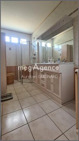 Maison à BRESSUIRE, 79300 - 9 pièces 107m²