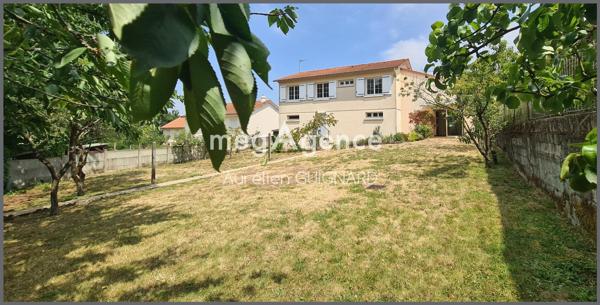Maison à BRESSUIRE, 79300 - 9 pièces 107m²