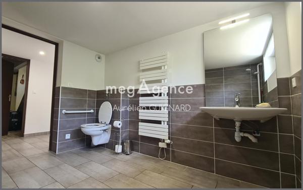 Maison à BRESSUIRE, 79300 - 9 pièces 107m²