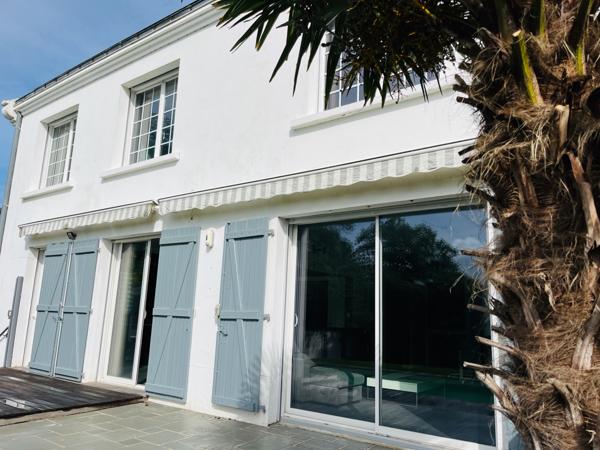 Couëron (44220) A COUERON GRANDE MAISON A VENDRE AVEC GRAND STOCKAGE (idéal artisans, familles, professions libérales) CENTRE