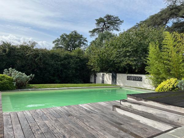 Couëron (44220) A COUERON GRANDE MAISON A VENDRE AVEC GRAND STOCKAGE (idéal artisans, familles, professions libérales) CENTRE