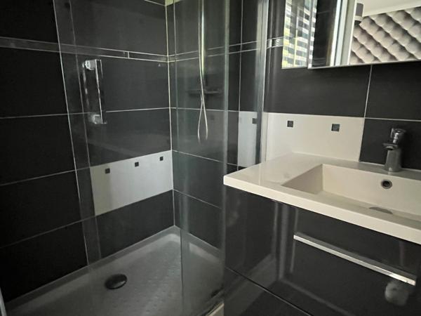 Couëron (44220) A COUERON GRANDE MAISON A VENDRE AVEC GRAND STOCKAGE (idéal artisans, familles, professions libérales) CENTRE