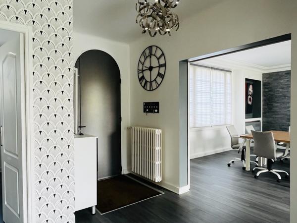 Couëron (44220) A COUERON GRANDE MAISON A VENDRE AVEC GRAND STOCKAGE (idéal artisans, familles, professions libérales) CENTRE