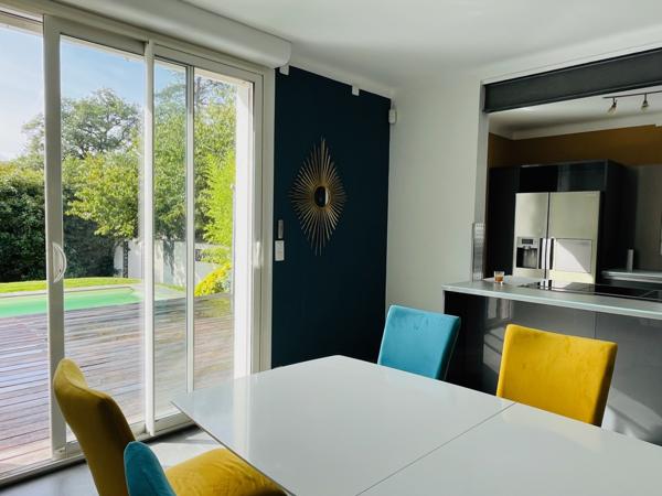 Couëron (44220) A COUERON GRANDE MAISON A VENDRE AVEC GRAND STOCKAGE (idéal artisans, familles, professions libérales) CENTRE