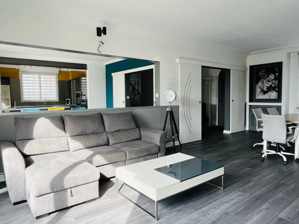 Couëron (44220) A COUERON GRANDE MAISON A VENDRE AVEC GRAND STOCKAGE (idéal artisans, familles, professions libérales) CENTRE