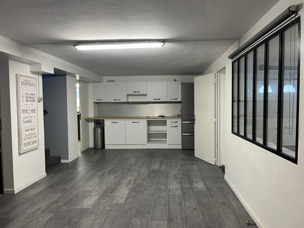 Couëron (44220) A COUERON GRANDE MAISON A VENDRE AVEC GRAND STOCKAGE (idéal artisans, familles, professions libérales) CENTRE