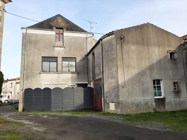 Charmante Maison de Ville a Nueil les Aubiers - A Vendre !