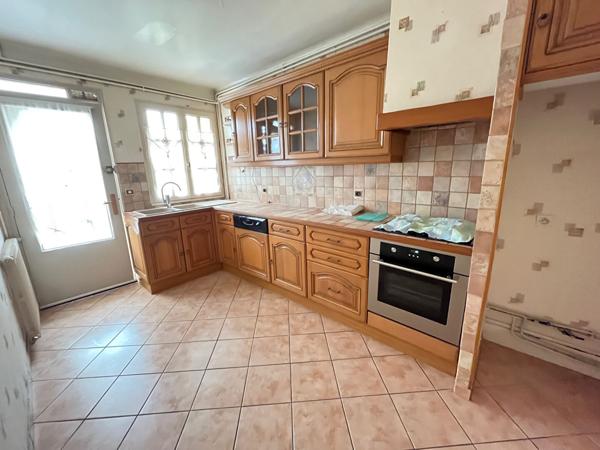 Maison Porcheville 4 pièce(s) 93 m2, terrain de 457 m², garage.