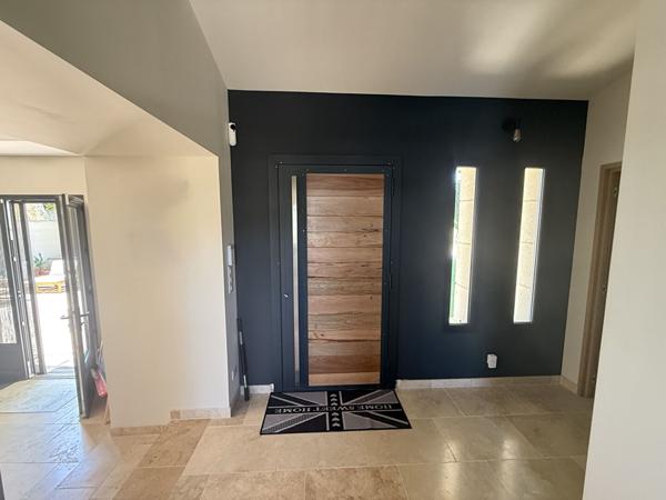 Raphèle-lès-Arles ? Mas de charme rénové avec piscine, beaux volumes et terrain arboré