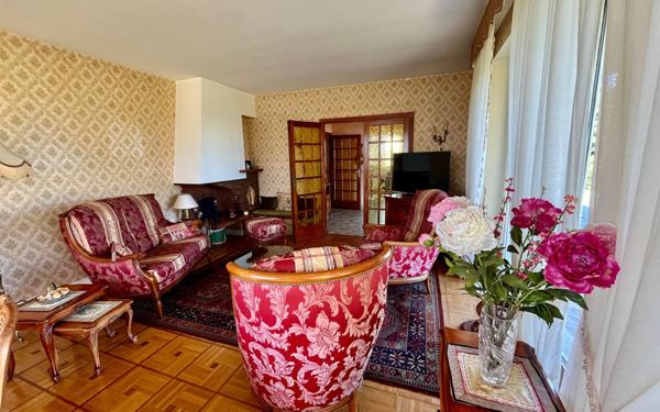 Maison à vendre    6 pièces •  La Geneytouse