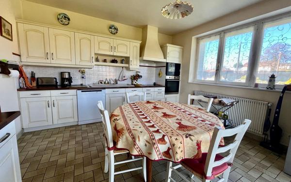 Maison à vendre    6 pièces •  La Geneytouse
