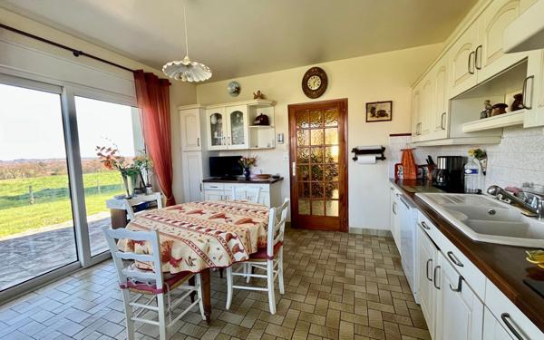 Maison à vendre    6 pièces •  La Geneytouse