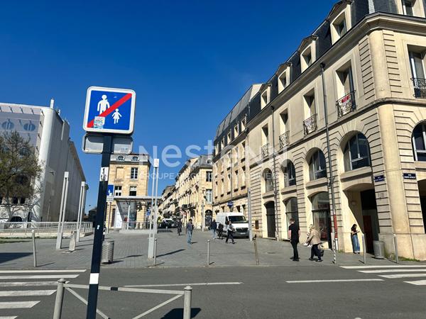 BAR LICENCE IV quartier Gambetta, Mériadeck avec terrasse