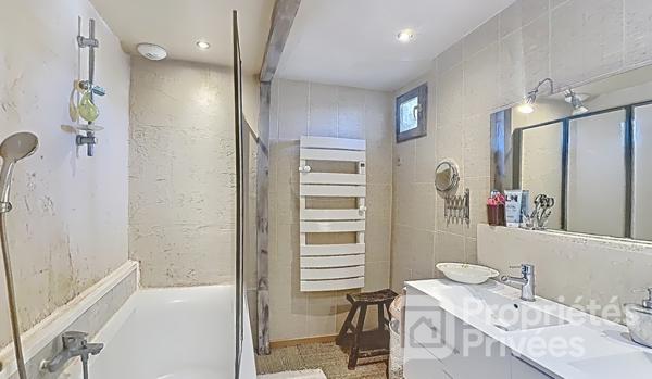 Maison de caractère pierres et bois 145 m²
