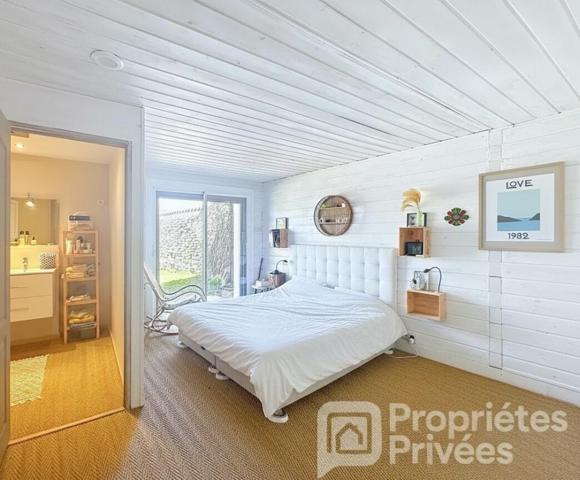 Maison de caractère pierres et bois 145 m²