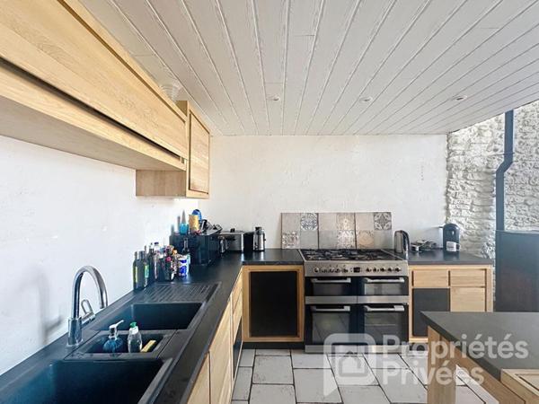 Maison de caractère pierres et bois 145 m²