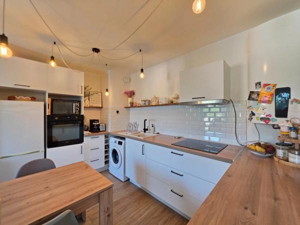 Appartement T2 46m² entièrement rénové, avec parking privatif, à 5min à pied du centre-ville