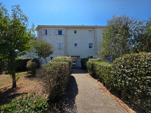 Appartement T2 46m² entièrement rénové, avec parking privatif, à 5min à pied du centre-ville