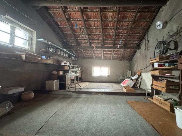 Maison de village de 130 m² avec garage, atelier indépendant et jardin paysager