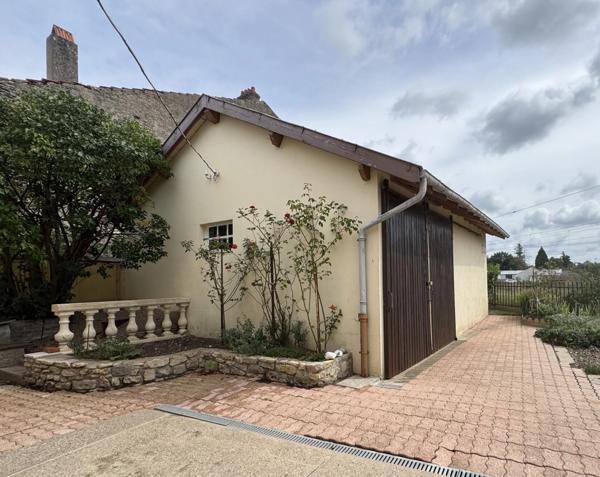 Maison de village de 130 m² avec garage, atelier indépendant et jardin paysager