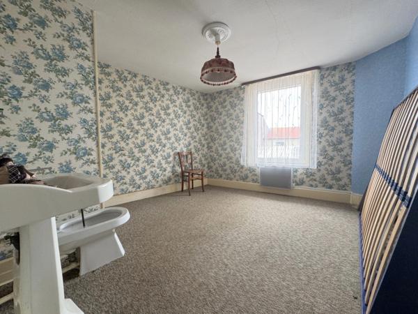 Maison de village de 130 m² avec garage, atelier indépendant et jardin paysager