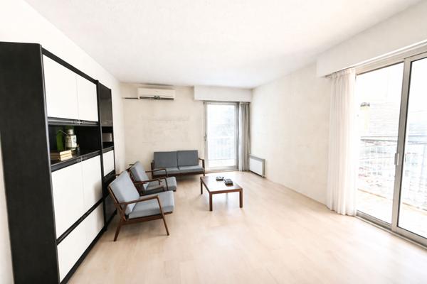 Cagnes Sur Mer Grand 2P 55 m2 à Rafraîchir Loggia 5.89 m² Garage