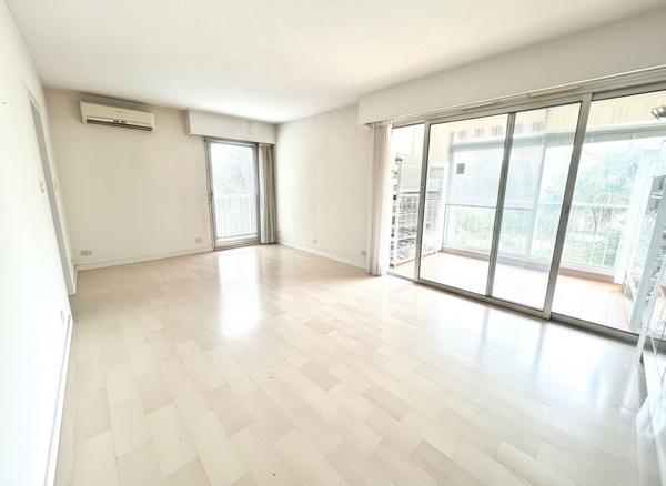 Cagnes Sur Mer Grand 2P 55 m2 à Rafraîchir Loggia 5.89 m² Garage