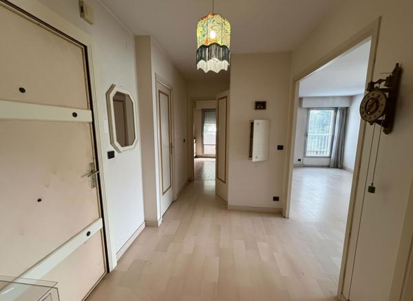 Cagnes Sur Mer Grand 2P 55 m2 à Rafraîchir Loggia 5.89 m² Garage