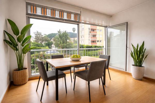 Cagnes Sur Mer Grand 2P 55 m2 à Rafraîchir Loggia 5.89 m² Garage