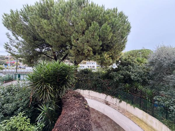 Cagnes Sur Mer Grand 2P 55 m2 à Rafraîchir Loggia 5.89 m² Garage