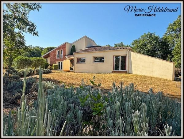 Maison d'architecte de caractère – 285 m² habitables – Vue dominante – Piscine – Grand garage