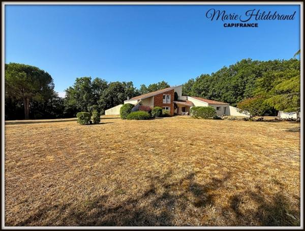 Maison d'architecte de caractère – 285 m² habitables – Vue dominante – Piscine – Grand garage