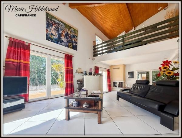 Maison d'architecte de caractère – 285 m² habitables – Vue dominante – Piscine – Grand garage