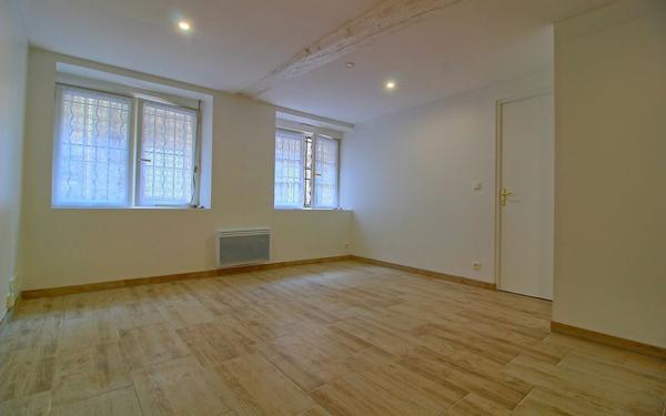 Appartement à louer    1 pièce •  Pont-Sainte-Maxence