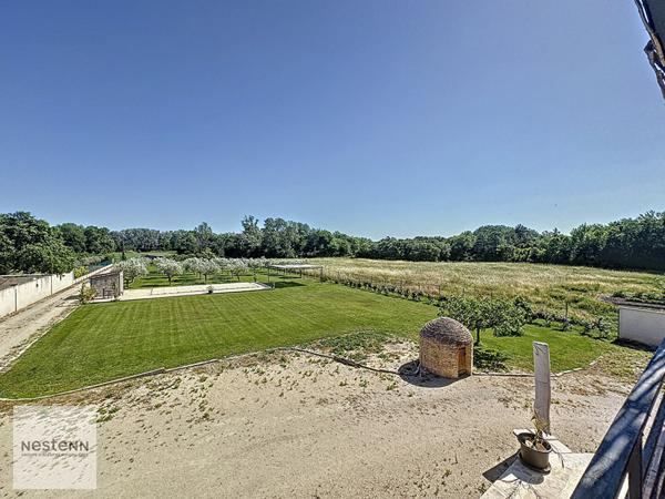 Maison de type 4 de 132m² et studio de type 2 de 35m² à Grans sur 4600m² de terrain avec piscine en pleine nature