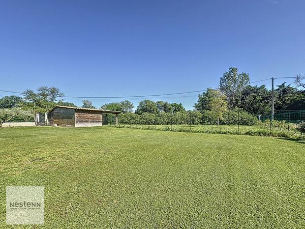 Maison de type 4 de 132m² et studio de type 2 de 35m² à Grans sur 4600m² de terrain avec piscine en pleine nature