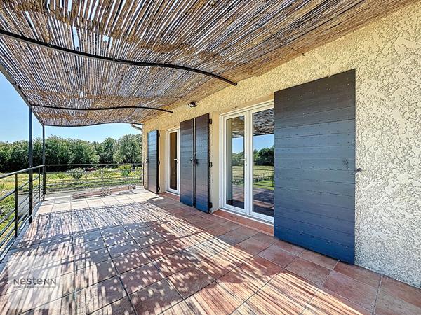 Maison de type 4 de 132m² et studio de type 2 de 35m² à Grans sur 4600m² de terrain avec piscine en pleine nature